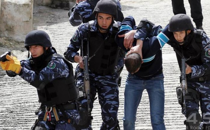 عناصر من الشرطة في مدينة رام الله وسط الضفة الغربية المحتلة